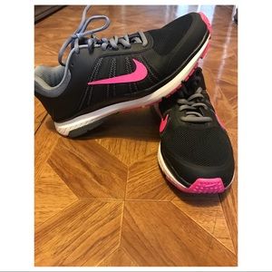 Women’s Nike Dart 12 Running Shoes (Size 8.5)